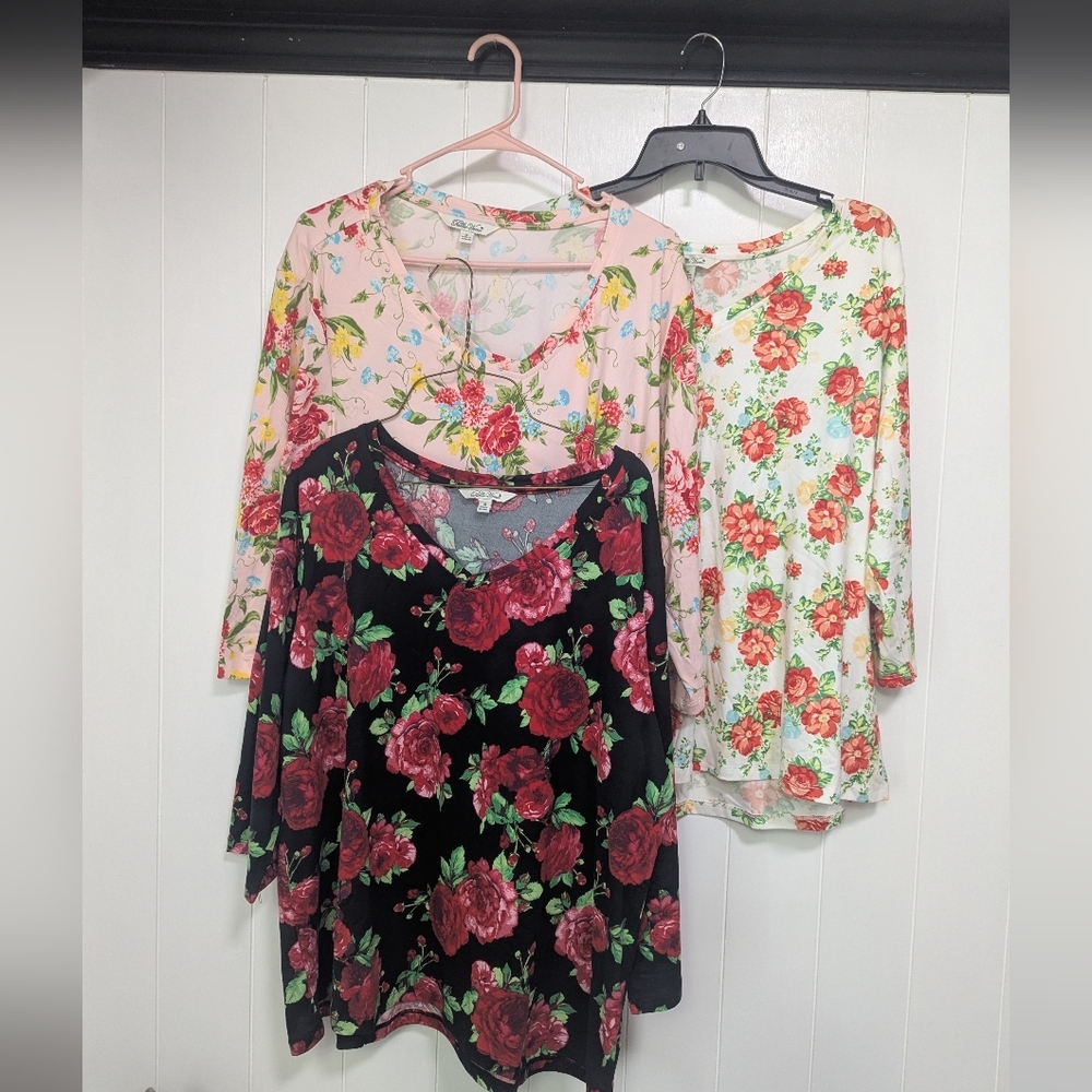 Set Of 3 Pioneer Woman Like New Floral Print Women's Tops - Black, Pink, White